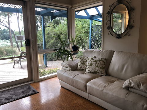 Countryside Connections Spa Cottage - Sunshine Coast Guide 2