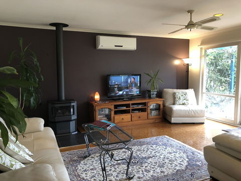 Countryside Connections Spa Cottage - Sunshine Coast Guide 4