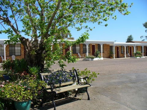 Colonial Motor Lodge Scone - Sunshine Coast Guide 0