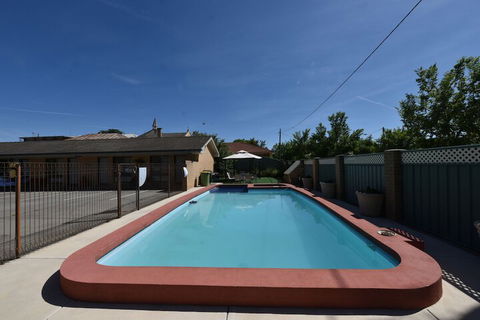 Albury Allawa Motor Inn - Sunshine Coast Guide 6