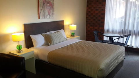 Zero Inn Motel - Sunshine Coast Guide 3