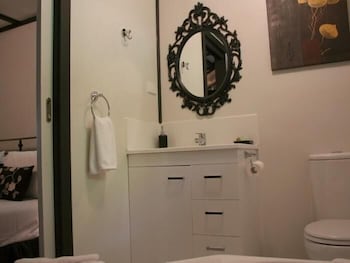 Tudor Cottages Mt Dandenong - Sunshine Coast Guide 3