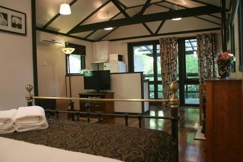 Tudor Cottages Mt Dandenong - Sunshine Coast Guide 2