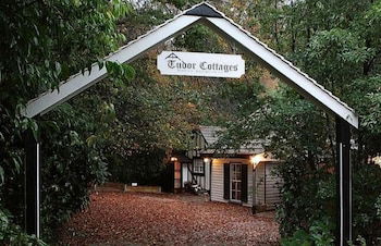 Tudor Cottages Mt Dandenong - Sunshine Coast Guide 1