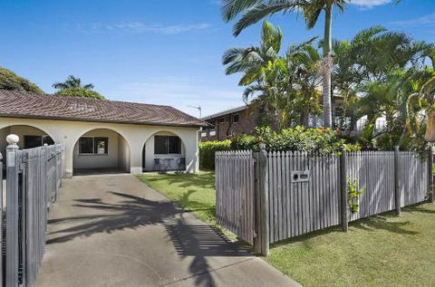 Unit On Rogers - Sunshine Coast Guide 3