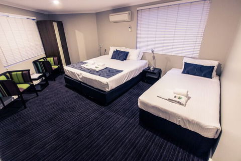 The Premier Hotel - Sunshine Coast Guide 7