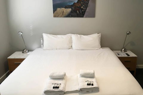 The Premier Hotel - Sunshine Coast Guide 5
