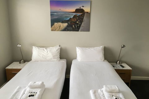 The Premier Hotel - Sunshine Coast Guide 6