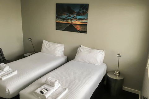 The Premier Hotel - Sunshine Coast Guide 3
