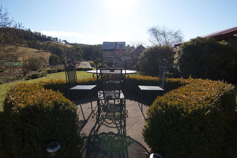 Hamlet Downs Country Accommodation - Sunshine Coast Guide 2