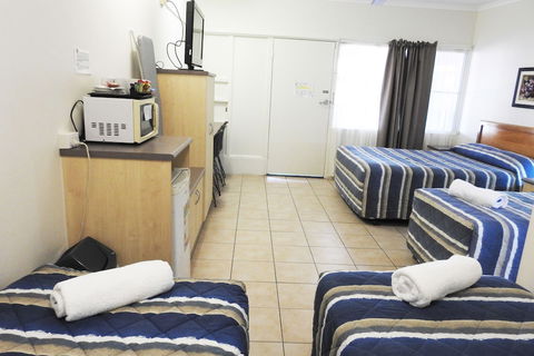 Tropic Coast Motel - Sunshine Coast Guide 2