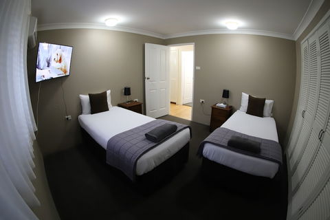 Sleepy Hill Motor Inn - Sunshine Coast Guide 2