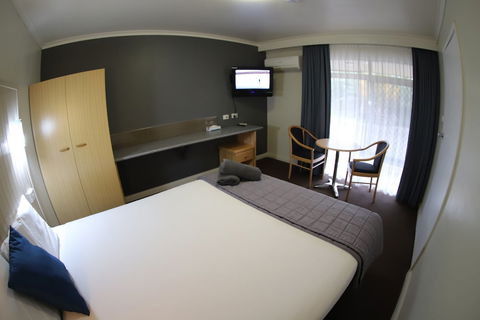 Sleepy Hill Motor Inn - Sunshine Coast Guide 1