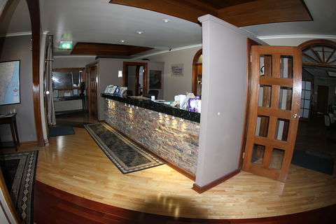 Sleepy Hill Motor Inn - Sunshine Coast Guide 0