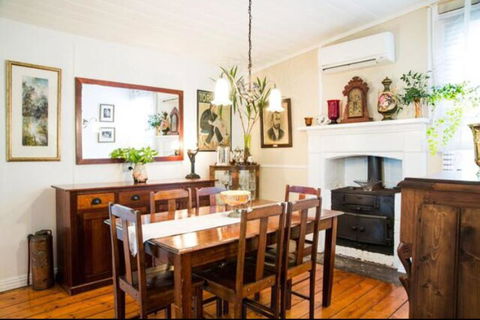 Sinnamons Cottage - Sunshine Coast Guide 2