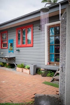 Backpackers Newcastle - Sunshine Coast Guide 1