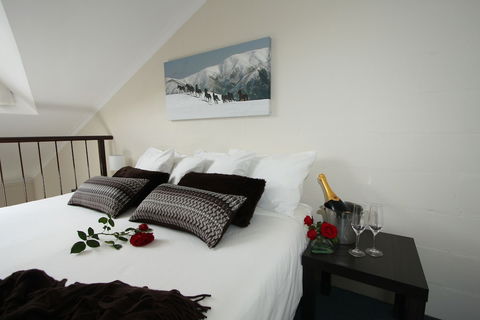 Summit Ridge Alpine Lodge - Sunshine Coast Guide 6