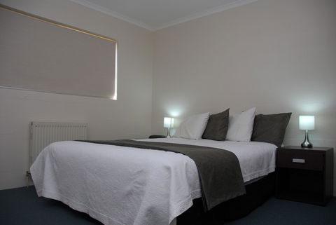 Summit Ridge Alpine Lodge - Sunshine Coast Guide 0
