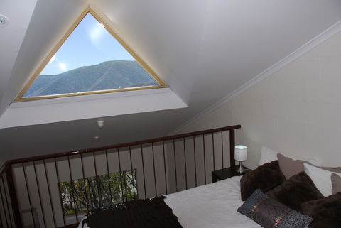 Summit Ridge Alpine Lodge - Sunshine Coast Guide 4