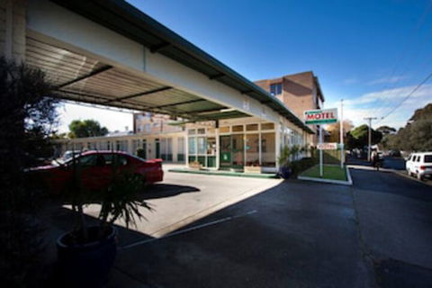 Parkville Motel - Sunshine Coast Guide 0