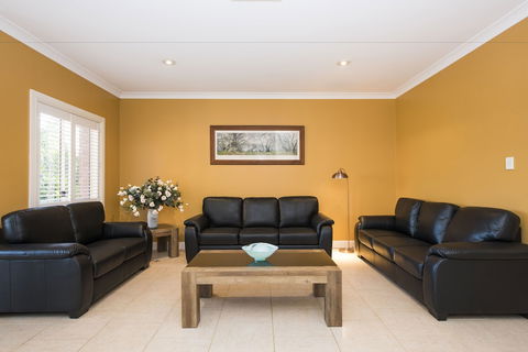 Colonial Court Villas - Sunshine Coast Guide 4