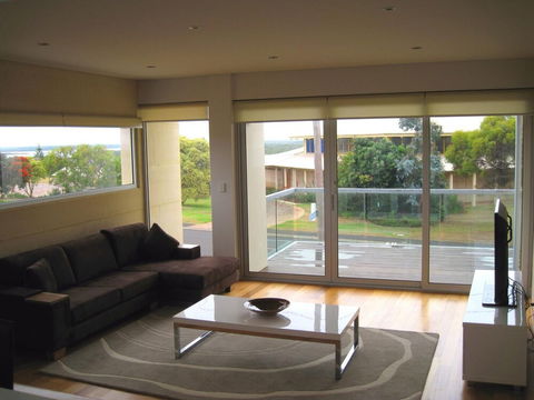 Alouarn Apartment 2 - Sunshine Coast Guide 5
