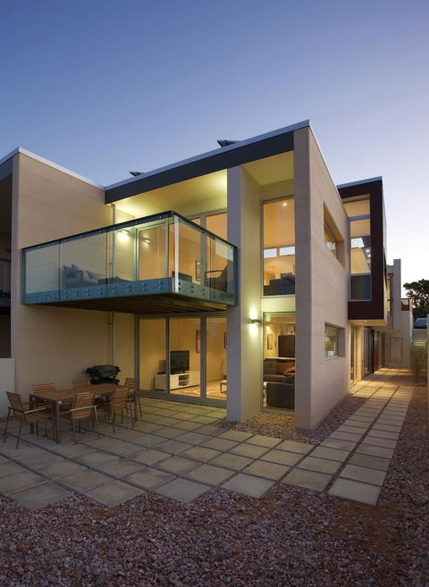 Alouarn Apartment 2 - Sunshine Coast Guide 1
