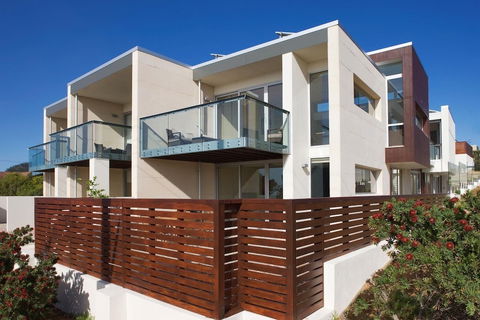 Alouarn Apartment 2 - Sunshine Coast Guide 2