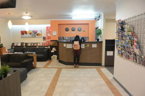 Elizabeth Hostel - Sunshine Coast Guide 3