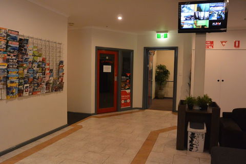 Elizabeth Hostel - Sunshine Coast Guide 5