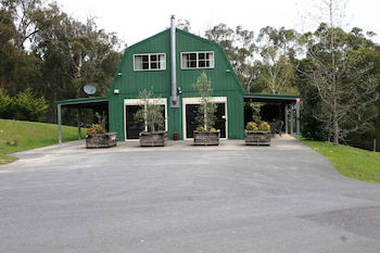 The Barn At Charlottes Hill - Sunshine Coast Guide 0