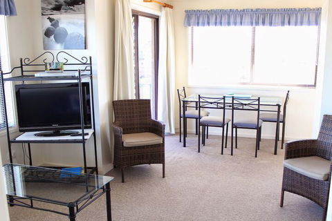 Narooma Palms Holiday Apartments - Sunshine Coast Guide 7