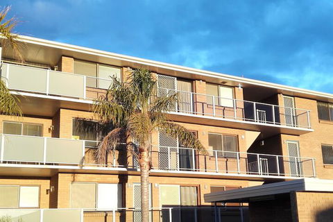 Narooma Palms Holiday Apartments - Sunshine Coast Guide 1