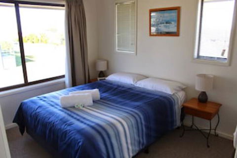 Narooma Palms Holiday Apartments - Sunshine Coast Guide 0