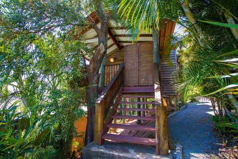 1770 Beach Shacks - Sunshine Coast Guide 0