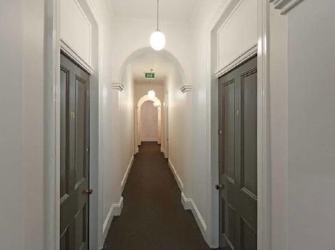 Hotel Orient - Sunshine Coast Guide 1