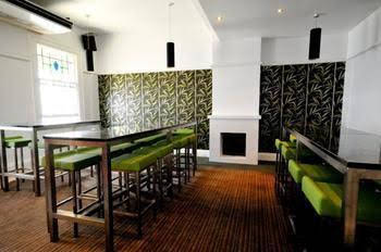 Hotel Orient - Sunshine Coast Guide 2