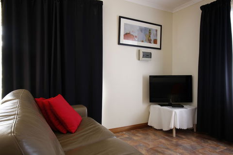 Cape Jervis Holiday Units - Sunshine Coast Guide 1