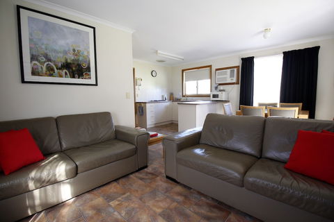 Cape Jervis Holiday Units - Sunshine Coast Guide 2