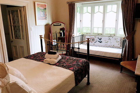 Number 12 Bed & Breakfast - Sunshine Coast Guide 3