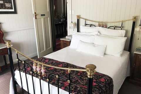 Number 12 Bed & Breakfast - Sunshine Coast Guide 1