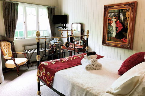 Number 12 Bed & Breakfast - Sunshine Coast Guide 4