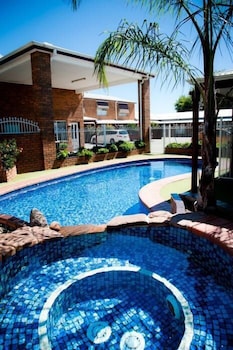 The Charles Sturt Motor Inn - Sunshine Coast Guide 2