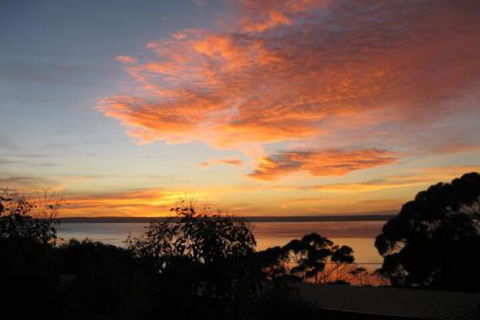 Cooinda Holiday Village - Sunshine Coast Guide 0