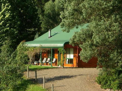 Aysgarth Cottage - Sunshine Coast Guide 3