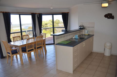 Horizon Lodge - Sunshine Coast Guide 2