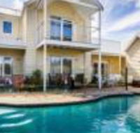 Seaside Spa Retreat - Sunshine Coast Guide