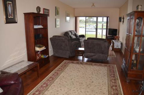 Arcadia Landing - Sunshine Coast Guide 0