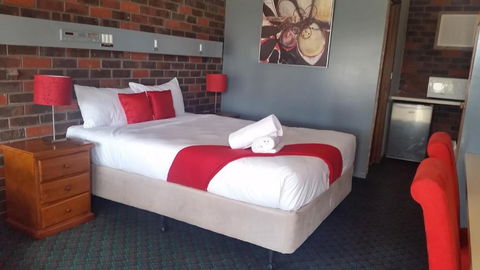 Wentworth Club Motel - Sunshine Coast Guide 6