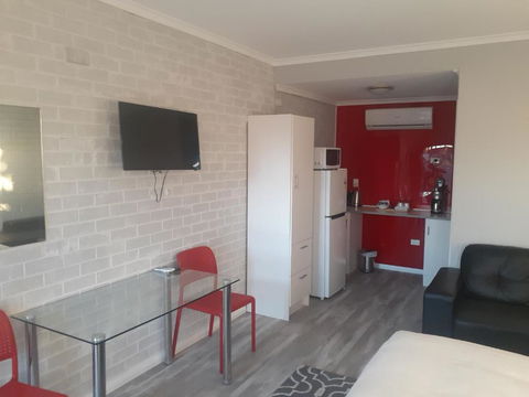 Wentworth Club Motel - Sunshine Coast Guide 5
